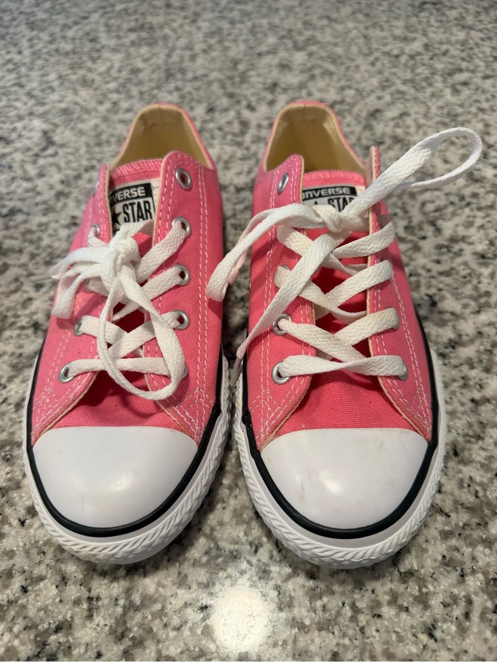 Converse Kids Low Top Sneakers in Pink size 2